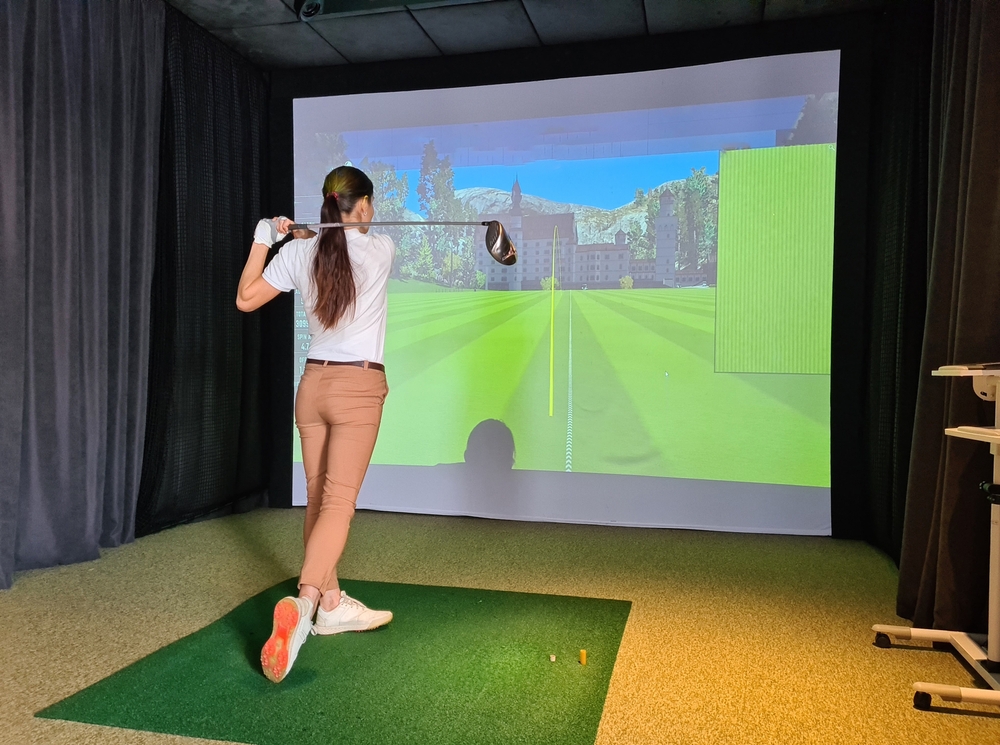 Female,golfer,plays,golf,on,golf,simulator.,indoor,golf